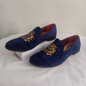 Luxurious Velvet Loafers with Gold Embroidery
